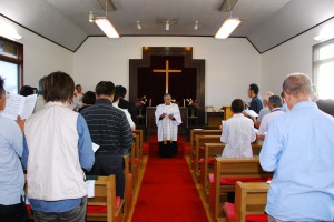 福音書を読む越山健蔵司祭